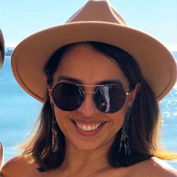 Meet your Posher, LC - Picture 1 of 1